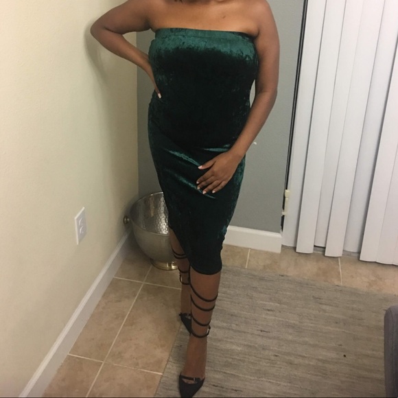 Dresses & Skirts - 🔥 5/25🔥 Go Jane | Emerald Velvet Tube Dress